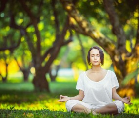 开云入口-国安场边指挥情绪失控，梅西队友怒摔水瓶，一场失控的足球盛宴，失控的足球盛宴，国安指挥与梅西队友双双爆发